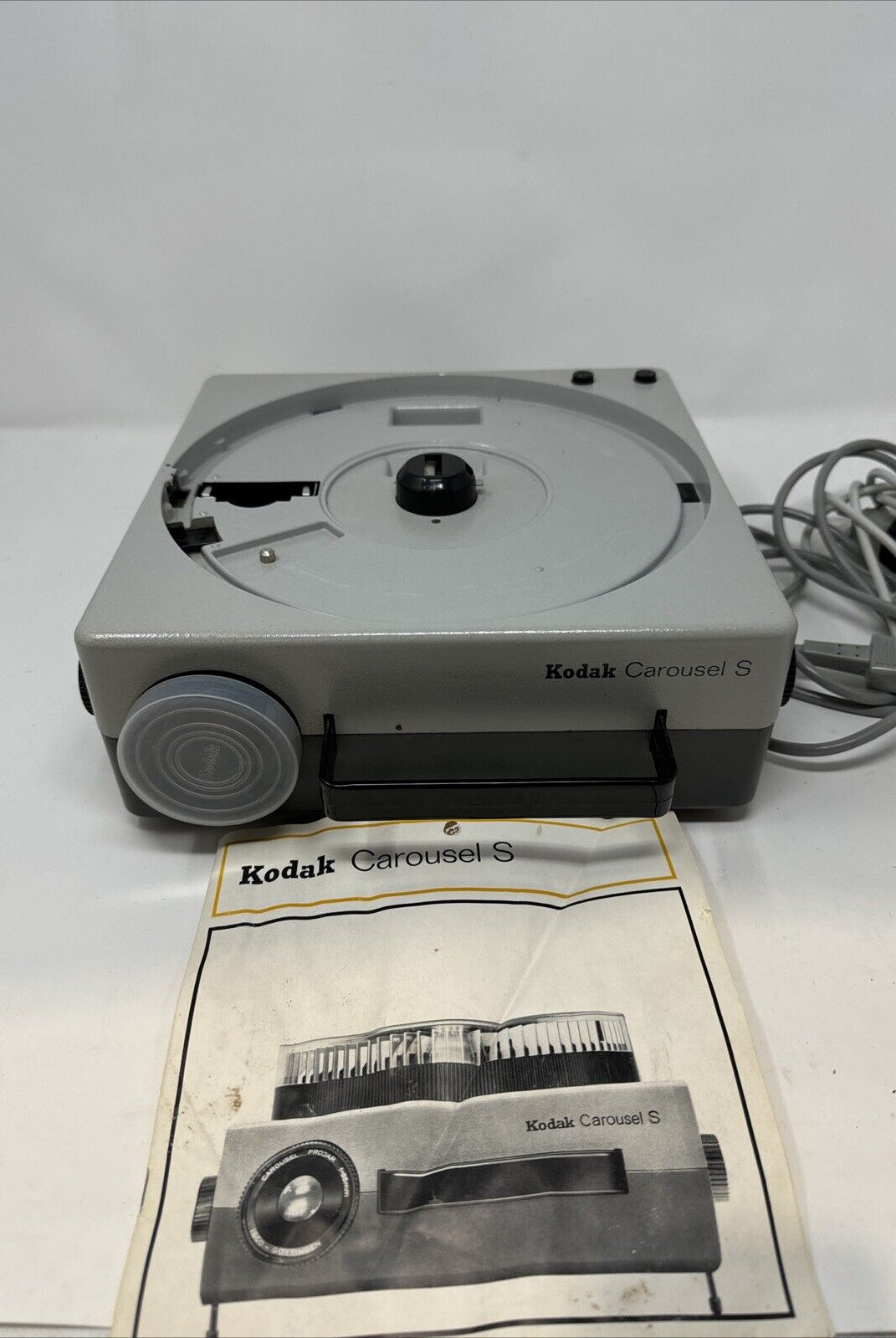 Kodak Carousel S - 35mm Slide Projector with 100mm Lens, Remote, Case GERMAN!!