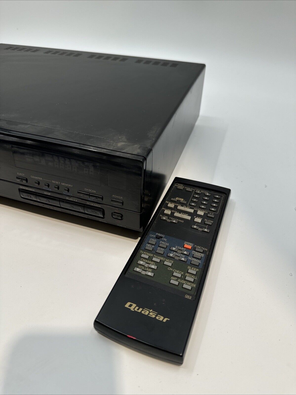 Vintage 1980’s Quasar  Video Cassette Recorder 4 Head VCR VHS 120v WITH REMOTE