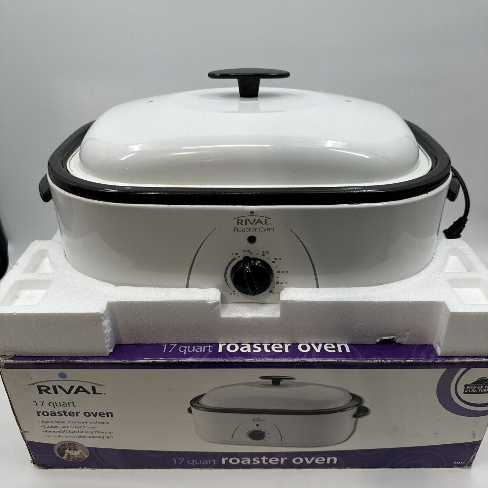 Rival Roaster Oven 17 Quart White RO171  Clean