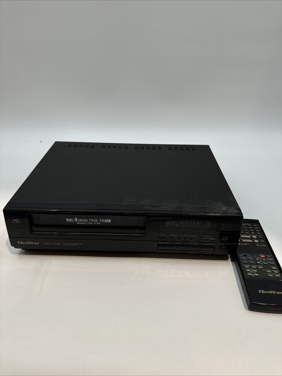 Vintage 1980’s Quasar  Video Cassette Recorder 4 Head VCR VHS 120v WITH REMOTE