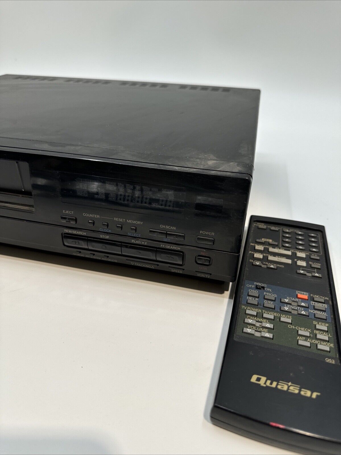 Vintage 1980’s Quasar  Video Cassette Recorder 4 Head VCR VHS 120v WITH REMOTE