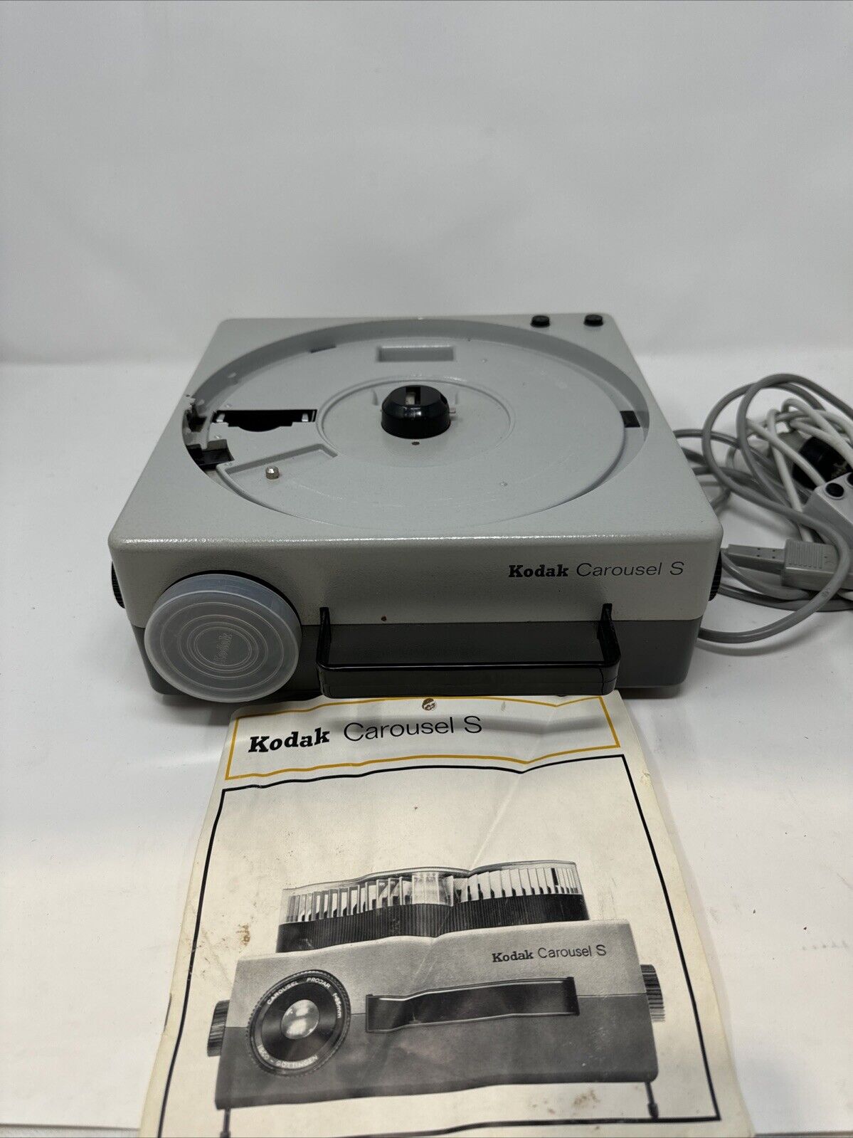 Kodak Carousel S - 35mm Slide Projector with 100mm Lens, Remote, Case GERMAN!!