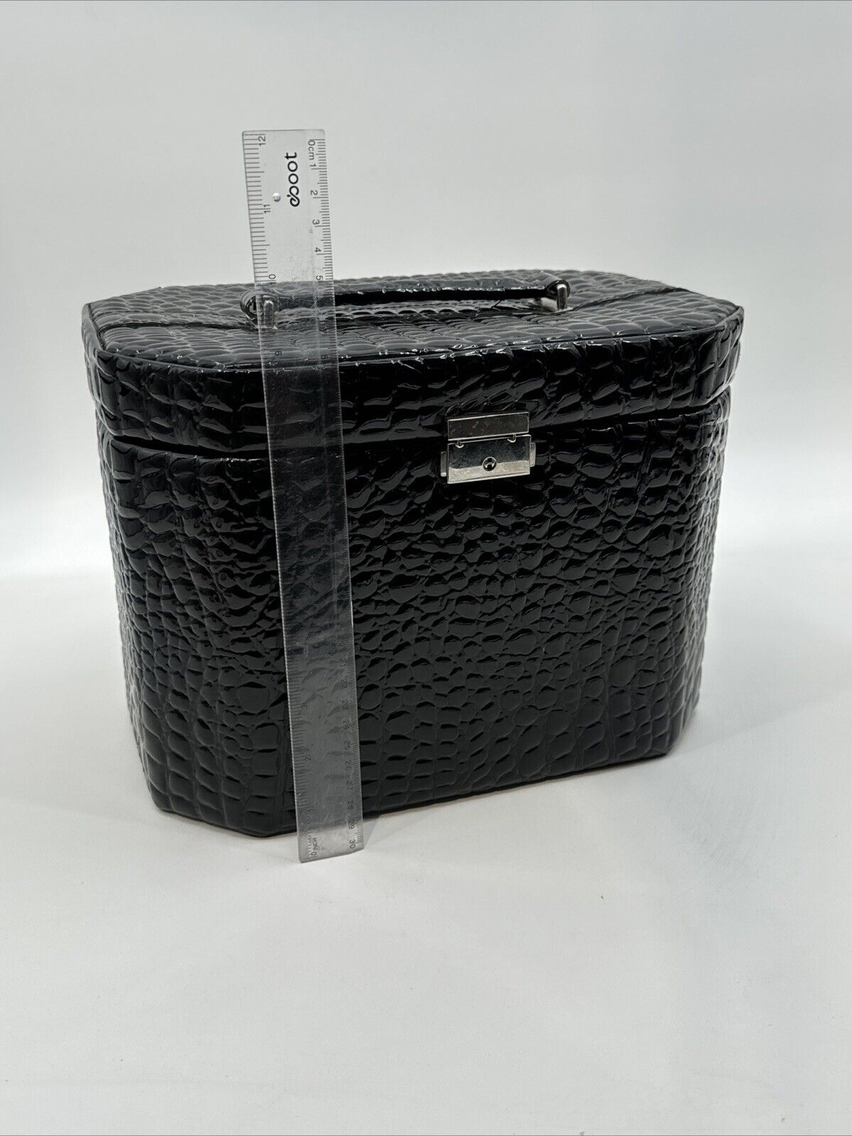 Modella Front Locking Jewelry Box In Croco Faux Leather