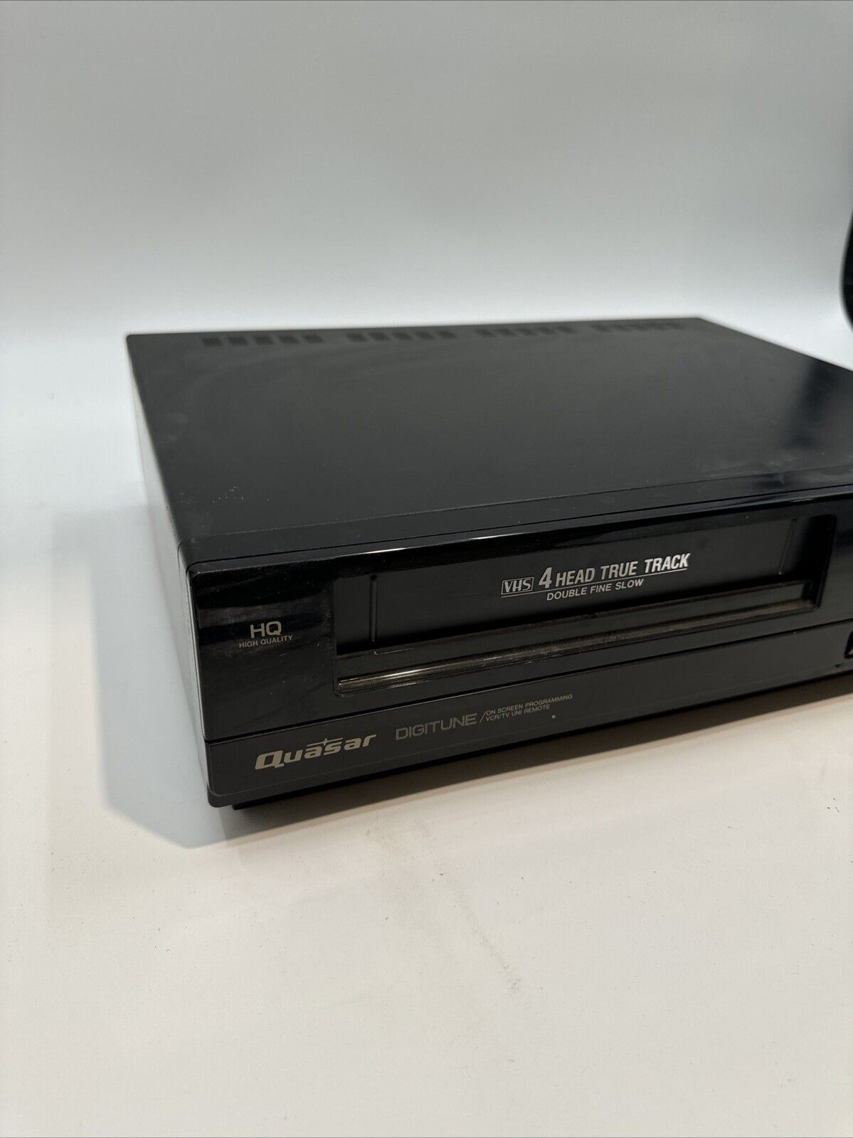 Vintage 1980’s Quasar  Video Cassette Recorder 4 Head VCR VHS 120v WITH REMOTE