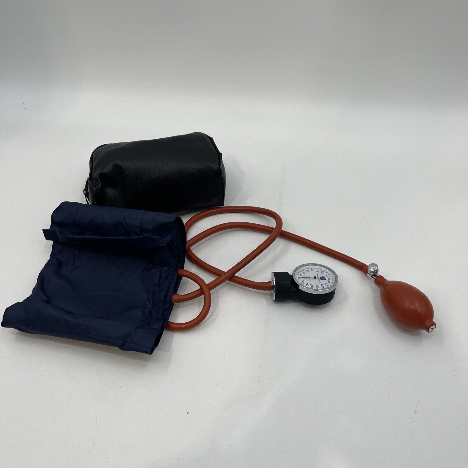 Medline Hand-Held Blood Pressure Sphygmomanometer Works Great 65118090001 03556